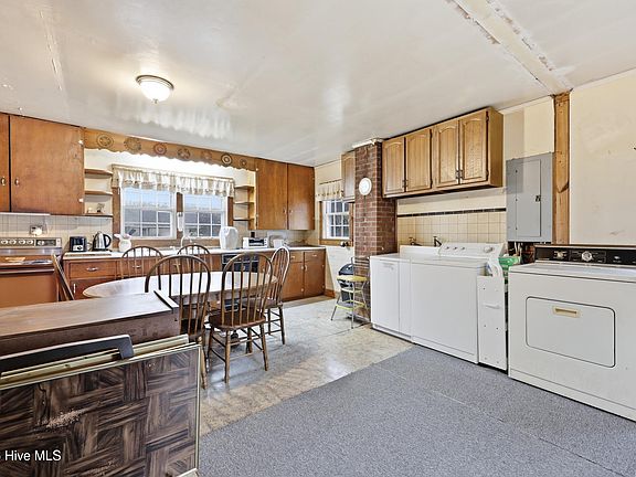 5th image of 2407 Peartree Road