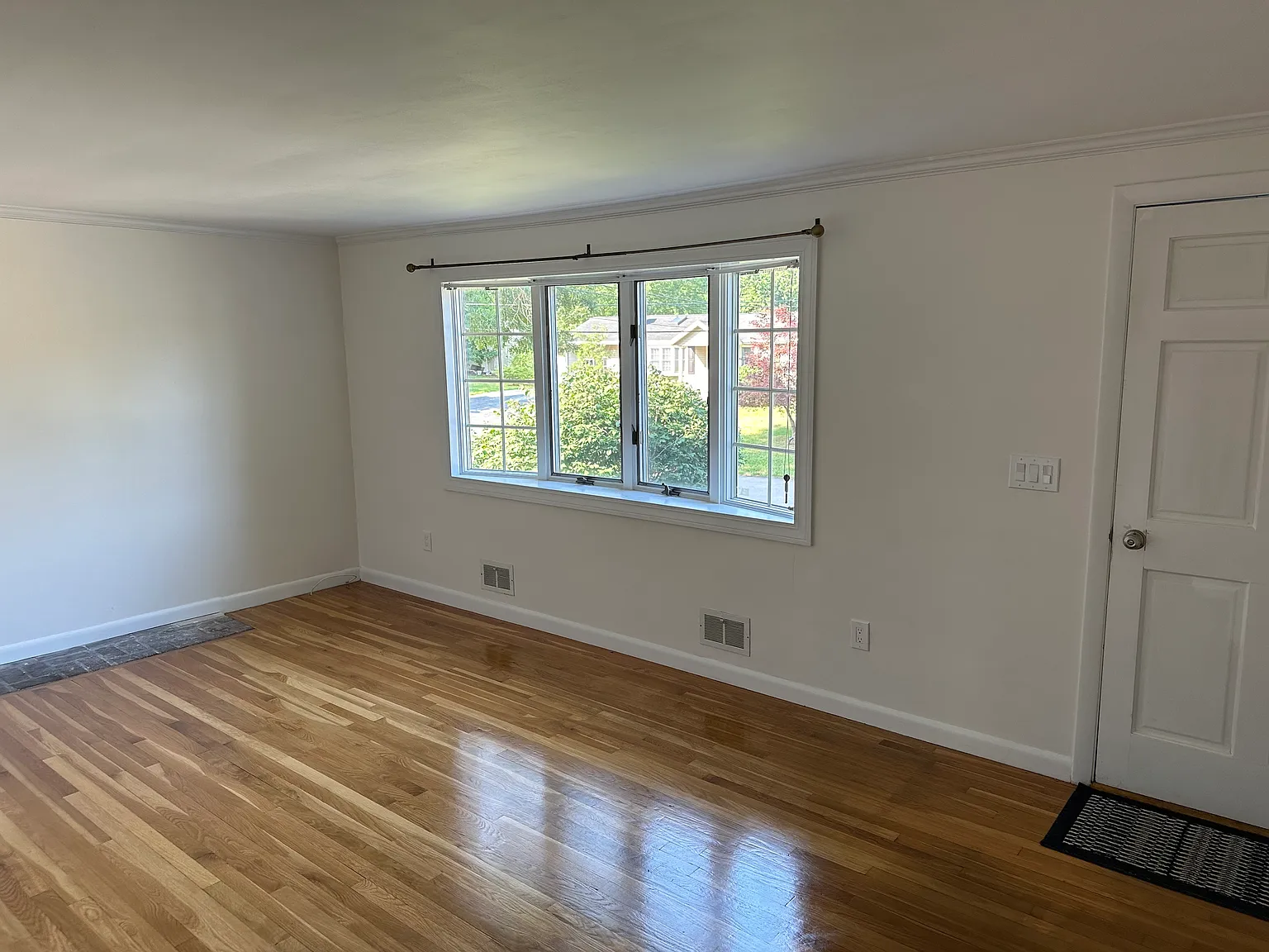 3 bed, 1242 sqft, $3,000 — Photo 3