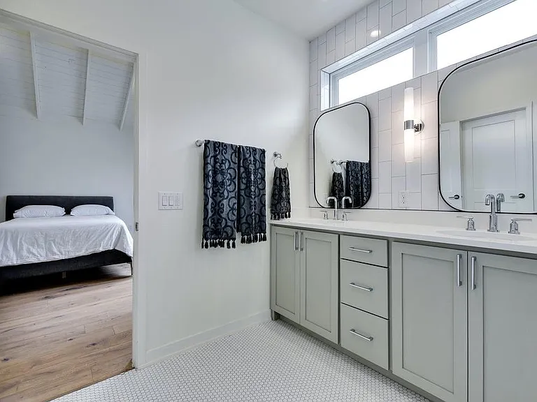 3301 Cantwell Ln — Photo 16