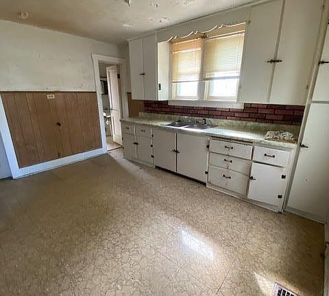 3rd image of 416 W Church St