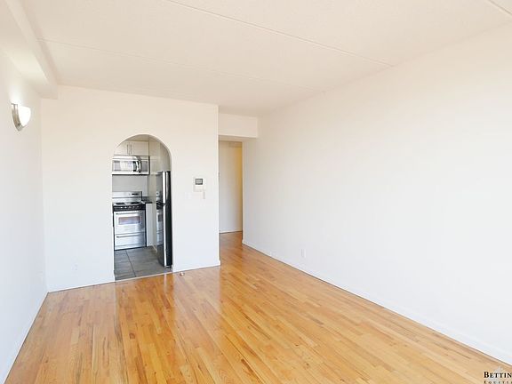 5th image of 94 E 4th St APT 903