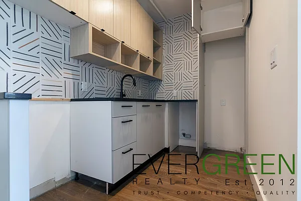 Rented by Evergreen Apartments BK | media 77