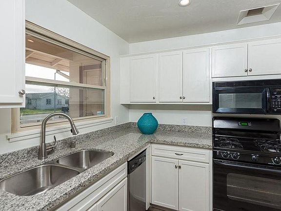 5th image of 4516 Moraga Ave