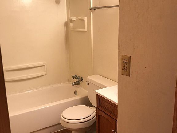 3rd image of 1004 Campus Dr