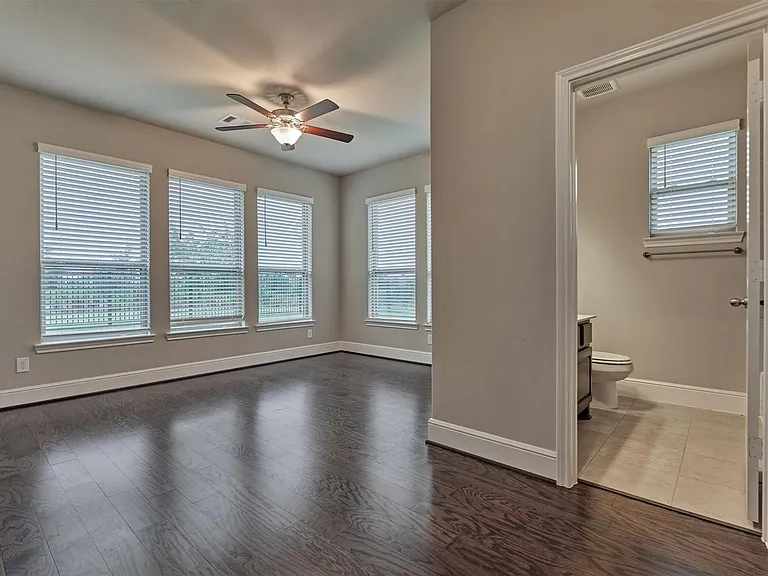 20911 Velvet Wing Dr — Photo 32