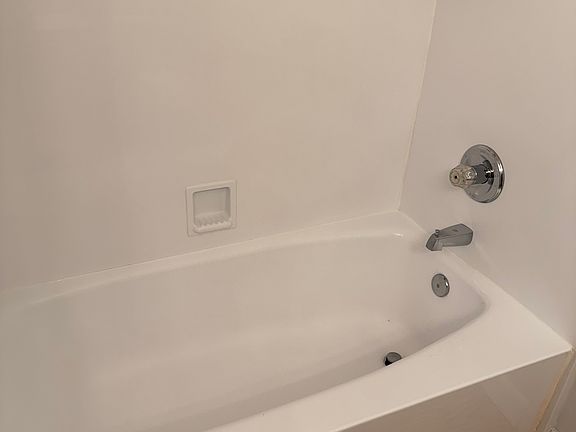 5th image of 402 Highwood Dr #402