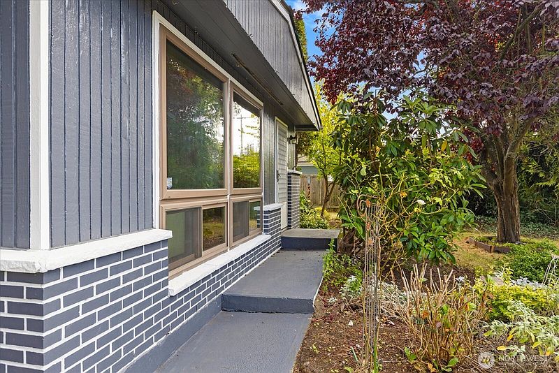 2nd image of 1235 8th Avenue S