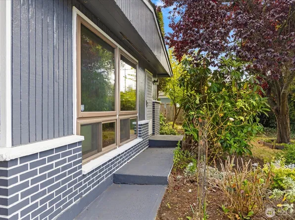 1235 8th Avenue S, Edmonds, WA 98020