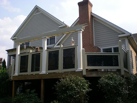 privacy enclosure for deck with pergula