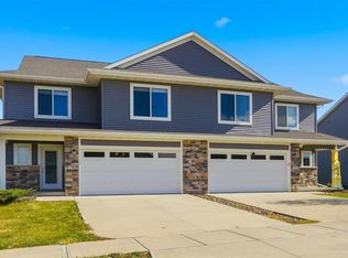 770 River Bend Ln, North Liberty, IA 52317