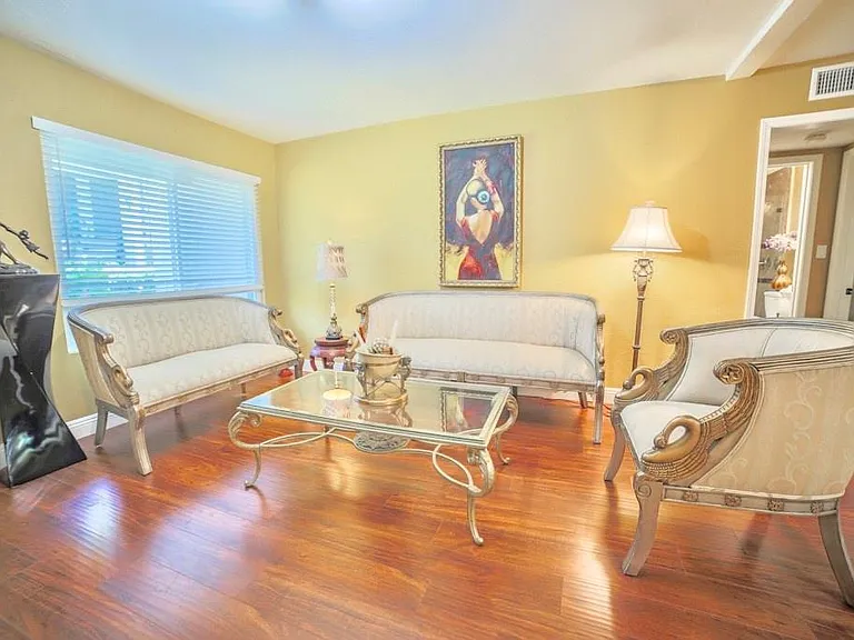 23732 Hillhurst Dr #23 — Photo 7