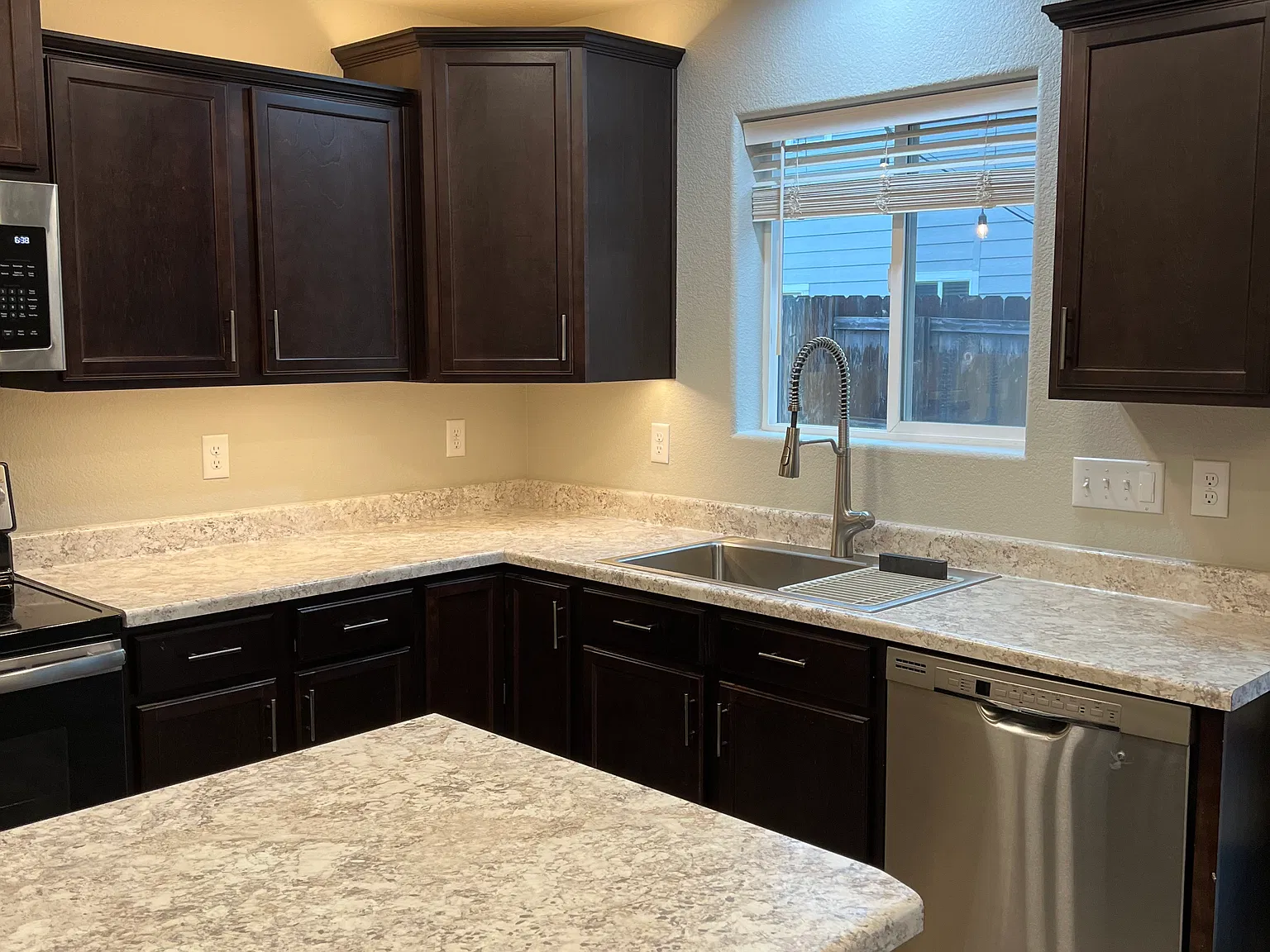 3 bed, 2.5 bath, 1680 sqft, $2,400 — Photo 3