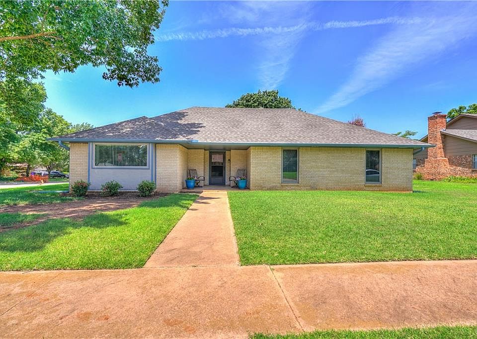1st image of 2702 Forest Oaks Cir