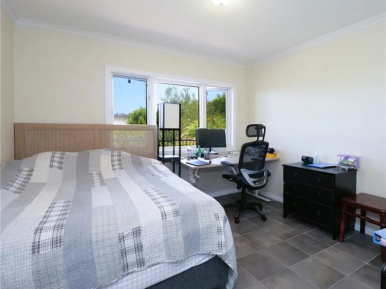 345 Palos Verdes Dr W — Photo 24