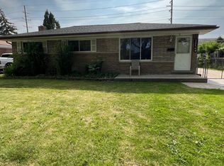 32549 Hawthorne Dr, Warren, MI
