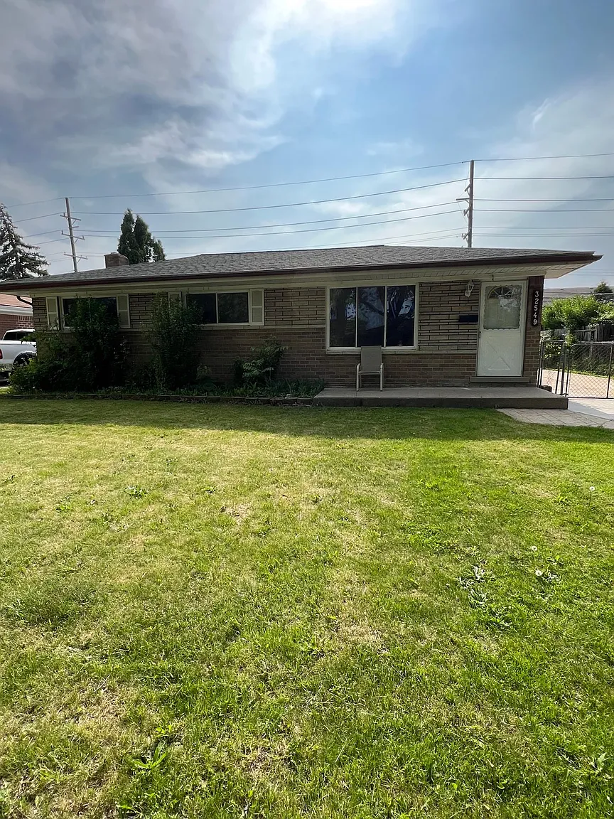 32549 Hawthorne Dr photo 1