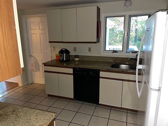 2nd image of 105 Blake St