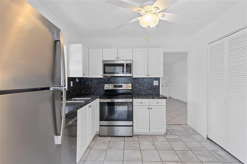 2 bed, 2.0 bath, 1200 sqft, $2,975 — Photo 4