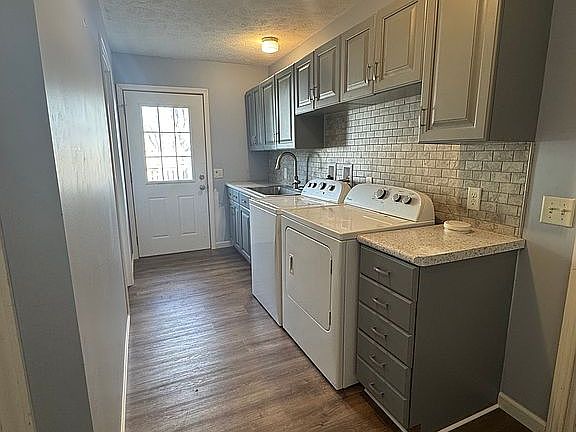 3rd image of 1881 N Main St