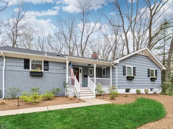 13 E Elbrook Dr, Allendale Boro, NJ 07401