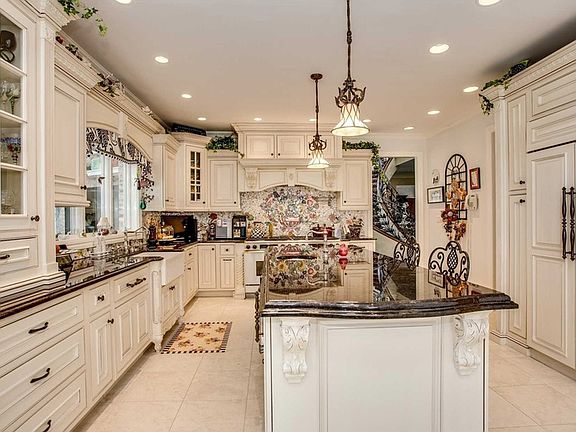 4th image of 8 Country Meadow Ct