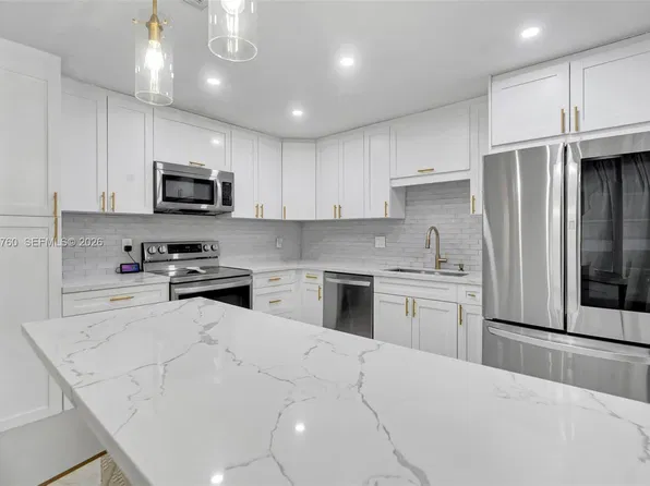 2131 Nova Village Dr, Davie, FL 33317