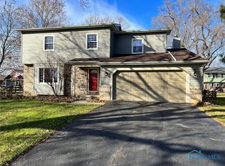 889 Mill Rd, Perrysburg, OH 43551