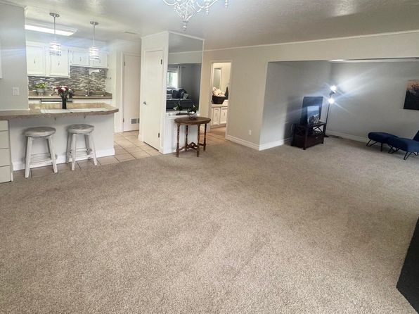1095 N Camelot Dr, Boise, ID 83704