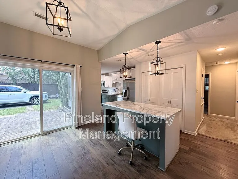890 Bridgette St — Photo 4
