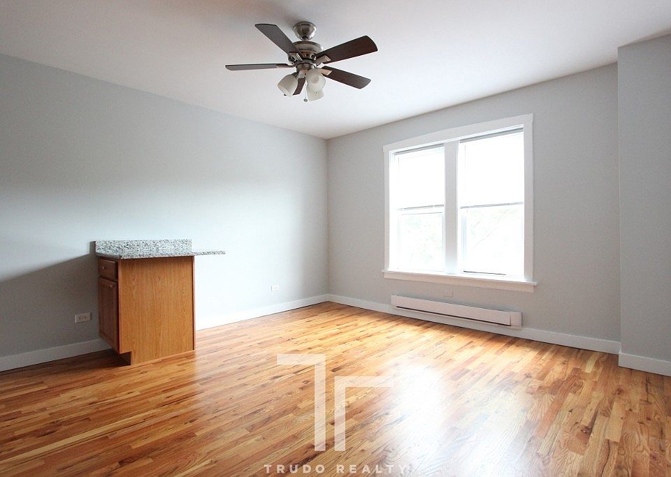 1st image of 7450 N Greenview Ave APT 27