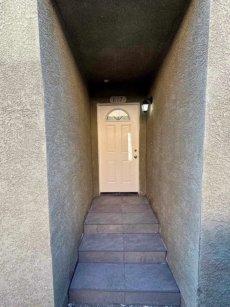 5 bed, 1753 sqft, $4,200 — Photo 2