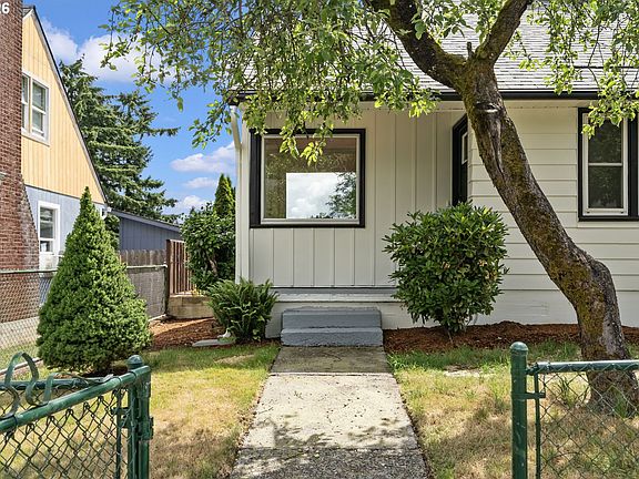 4th image of 4407 NE Valley View Ln