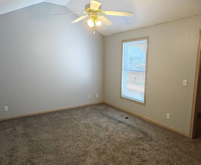 10630 N Locust Ct — Photo 9