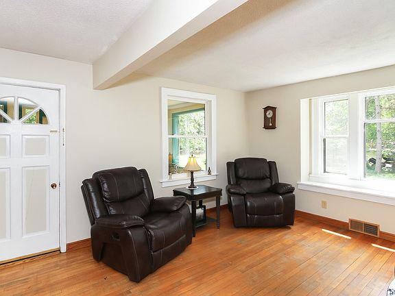 5th image of 16324 Coquina St NW