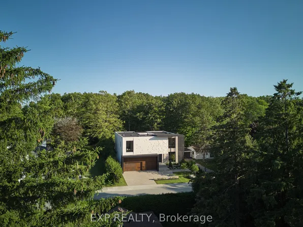105 Park Cres, Richmond Hill, ON L4E 3J5
