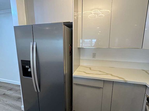 4th image of 833 S Bedford St APT 302