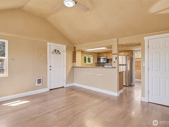 5th image of 1522 Crescent St
