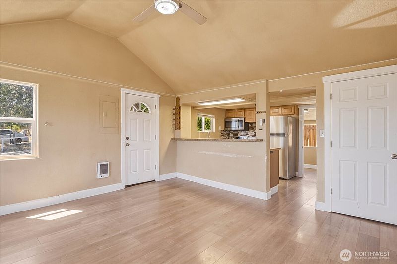 5th image of 1522 Crescent Street
