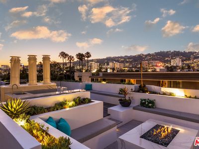 851 N Kings Rd #Penthouse 301, West Hollywood, CA, 90069