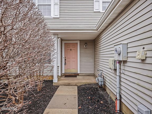 3rd image of 38 Hemlock Way