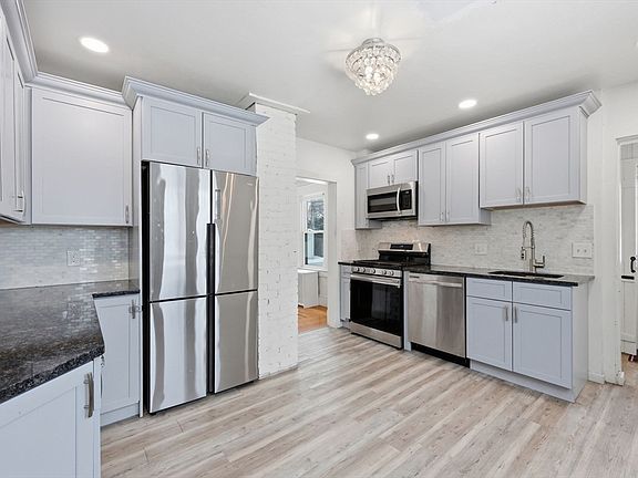 3rd image of 170 Plumtree Rd