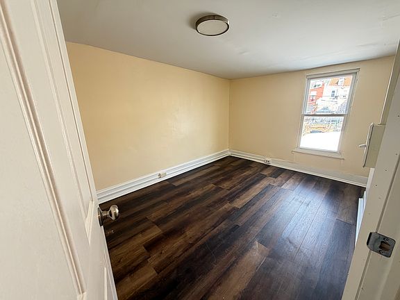 3rd image of 627 Locust St