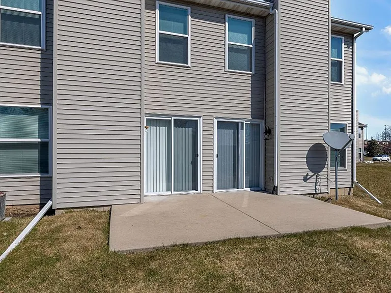 386 Amphitheater Dr — Photo 25