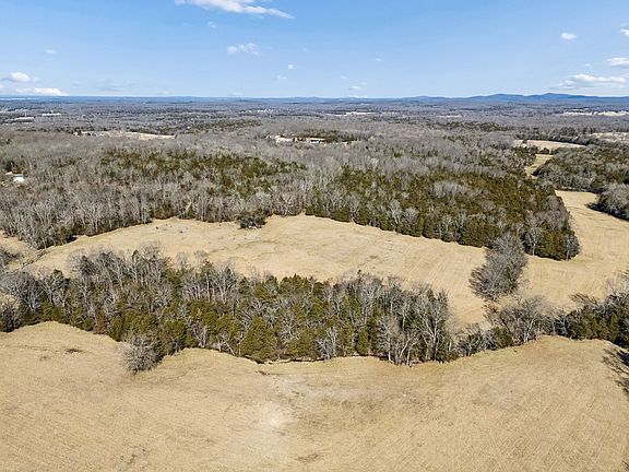 5th image of 935 Comer Rd