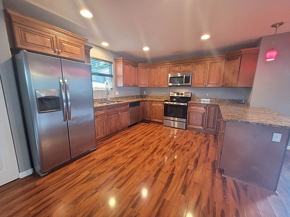 5th image of 334 E Evans St