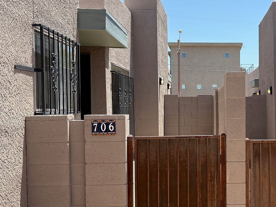 Entry to duplex