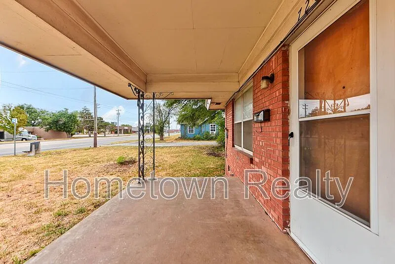 3 bed, 2.0 bath, 1204 sqft, $1,295 — Photo 3