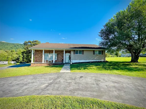 2282 Seneca Trl S, Peterstown, WV 24963