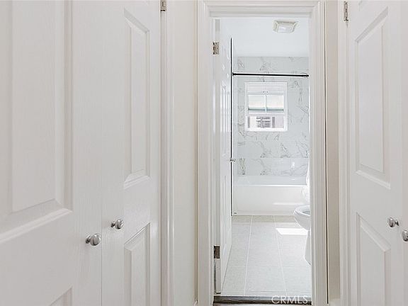 5th image of 13842 Hamlin St #13842
