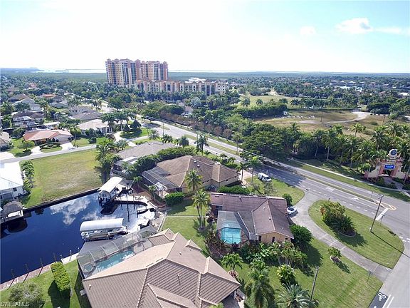3rd image of 5501 Chiquita Blvd S